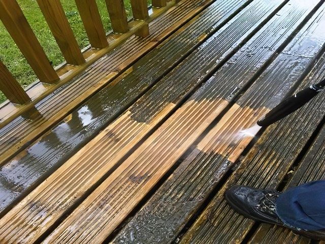 images/decking-cleaning/slider/decking-cleaning-2-kireth-ai.jpeg